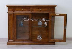Credenza in legno massiccio con 2 ante a vetro produzione artigianale italiana